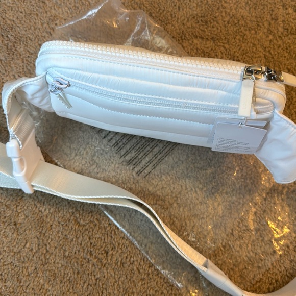 Lululemon - Picture 6 of 17